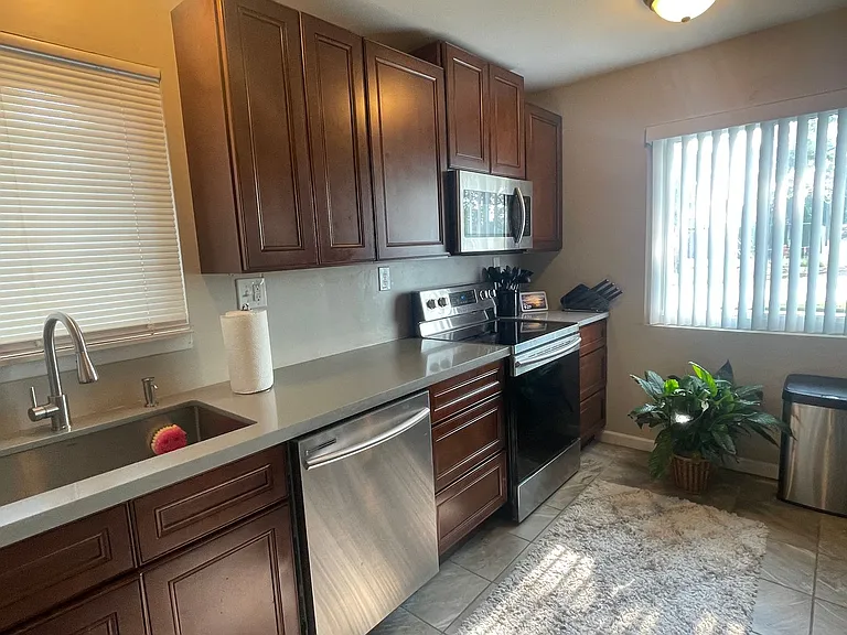 27085 Lorenz St — Photo 3