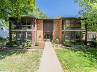 22958 Maple Ridge Rd UNIT 102, North Olmsted, OH 44070