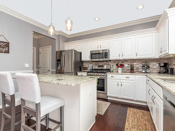 4th image of 11711 Glenn Cir