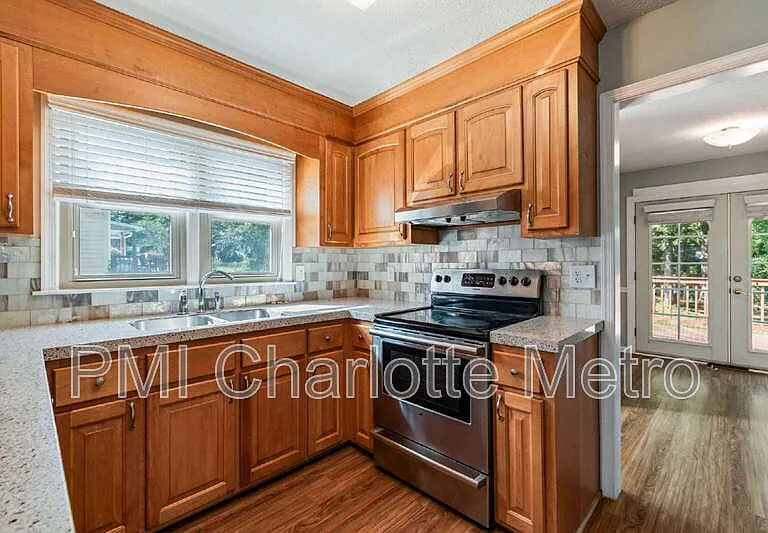 8615 Beechbrooke Rd — Photo 9