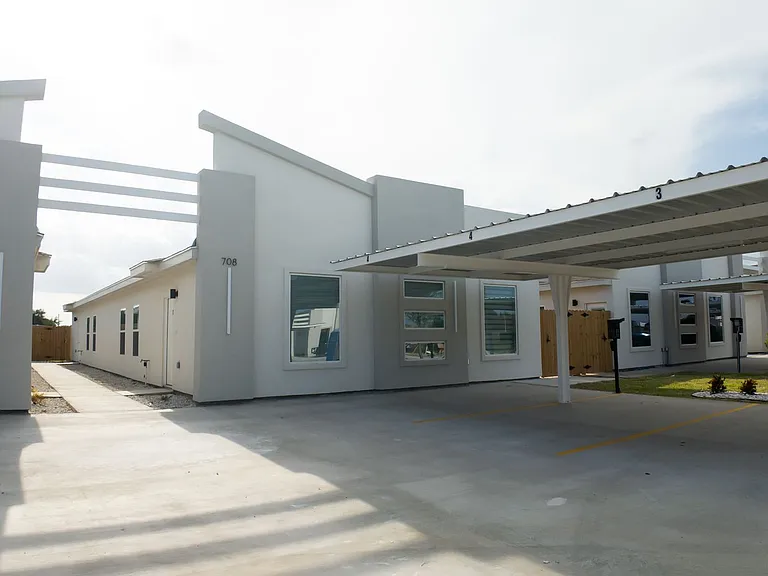 700 Dianne St — Photo 17