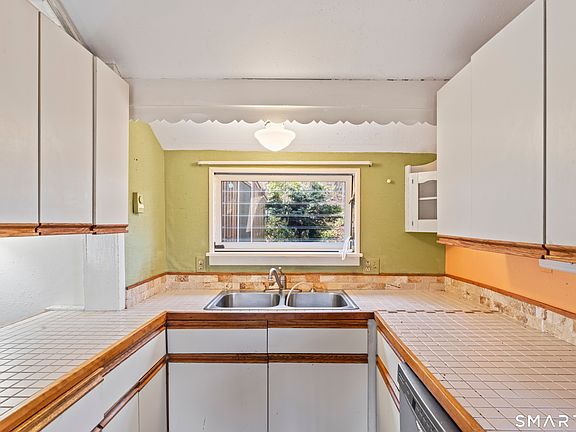 4th image of 683 Berkshire Road