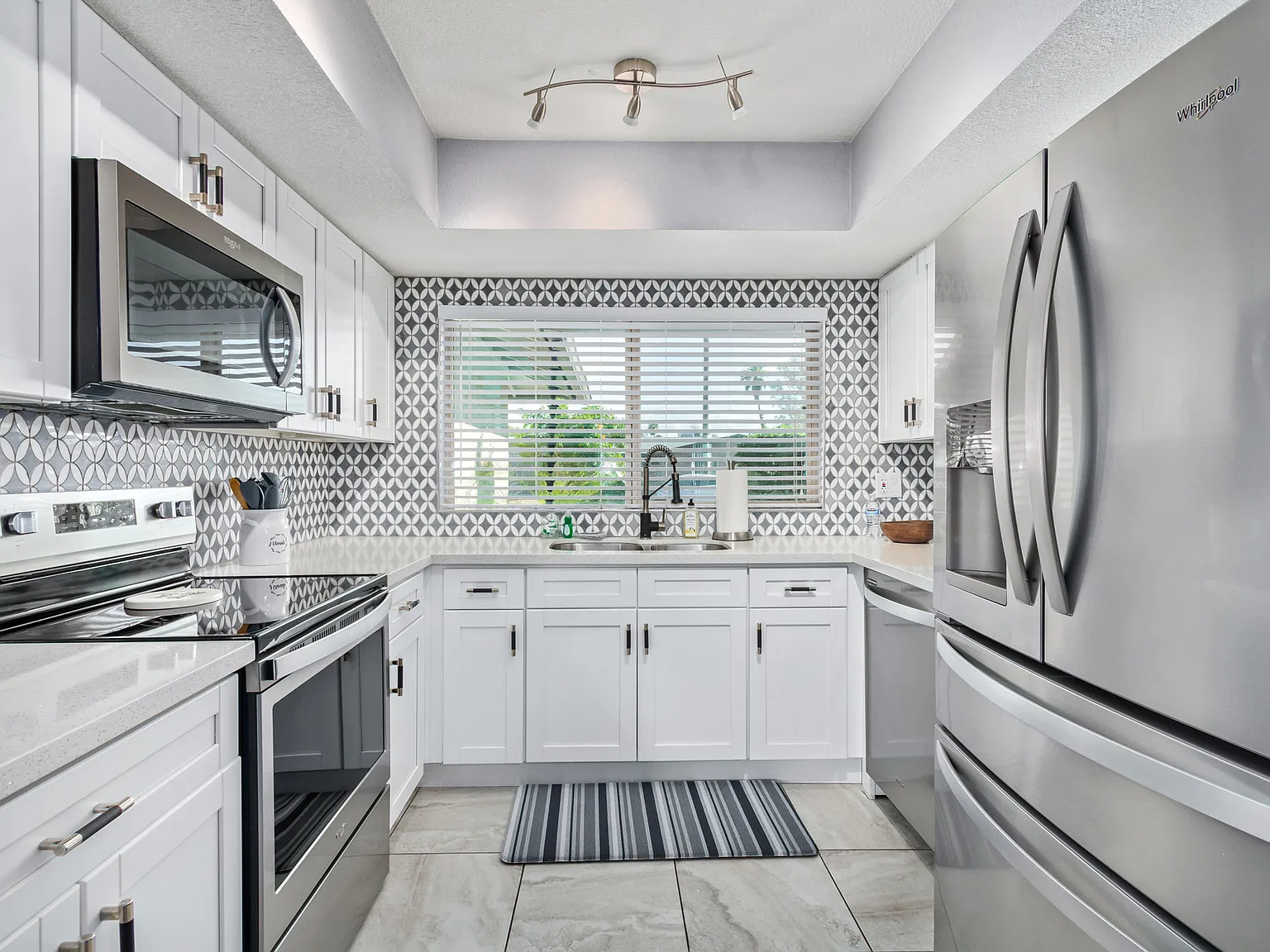 3 bed, $9,270 — Photo 2