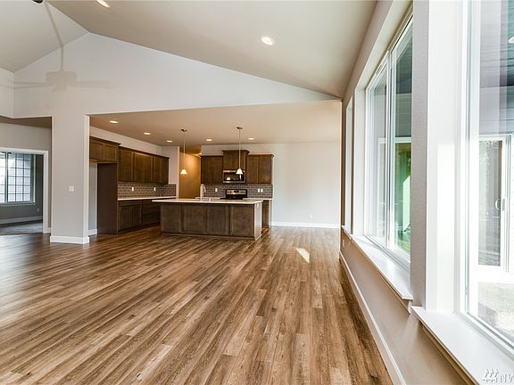 5th image of 15545 Rainier View Dr SE