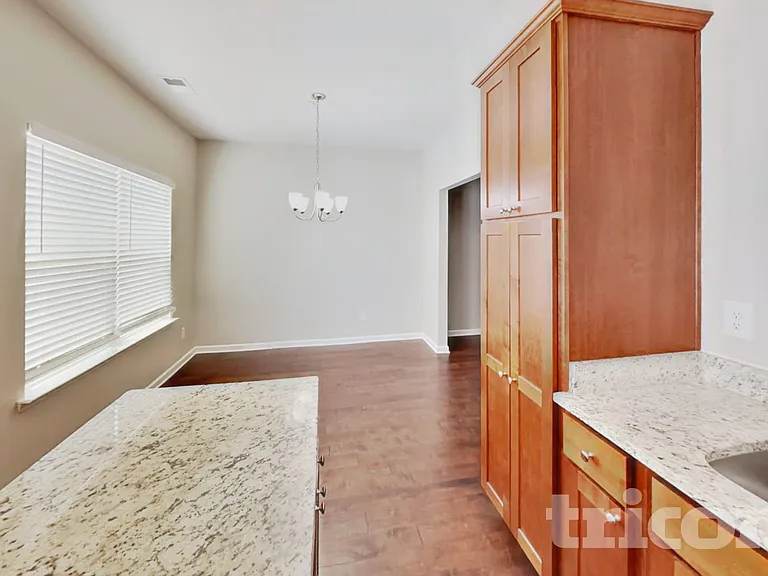 305 Woodfern Ct — Photo 7
