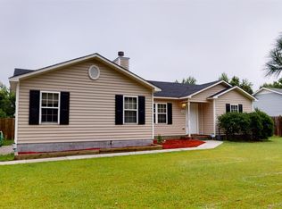 100 Freeport Ct, Hubert, NC 28539