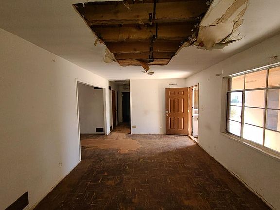 4th image of 2334 Valencia Dr NE