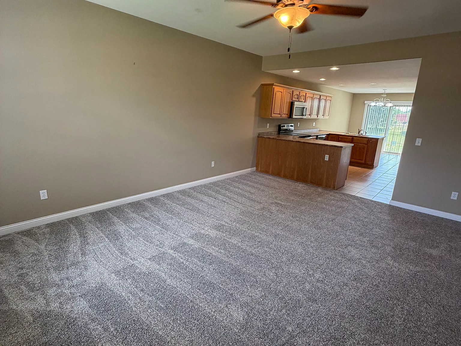 3 bed, $2,200 — Photo 4