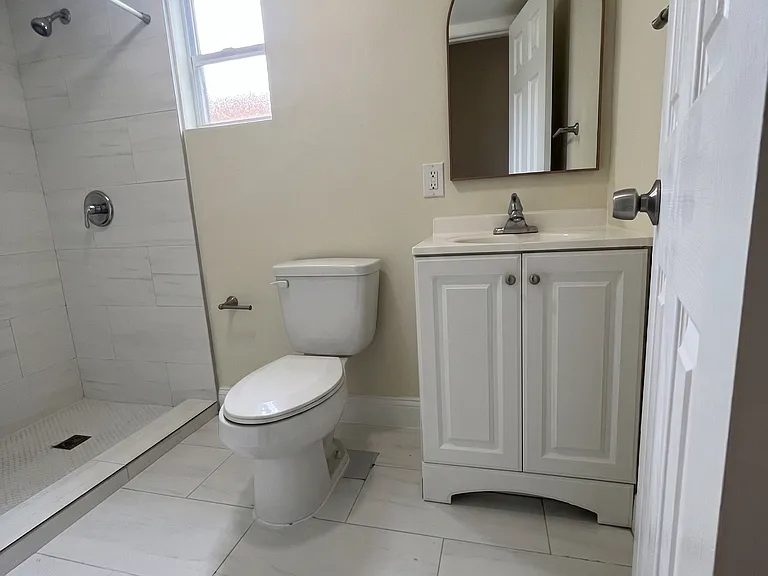 Bathroom Photo 2