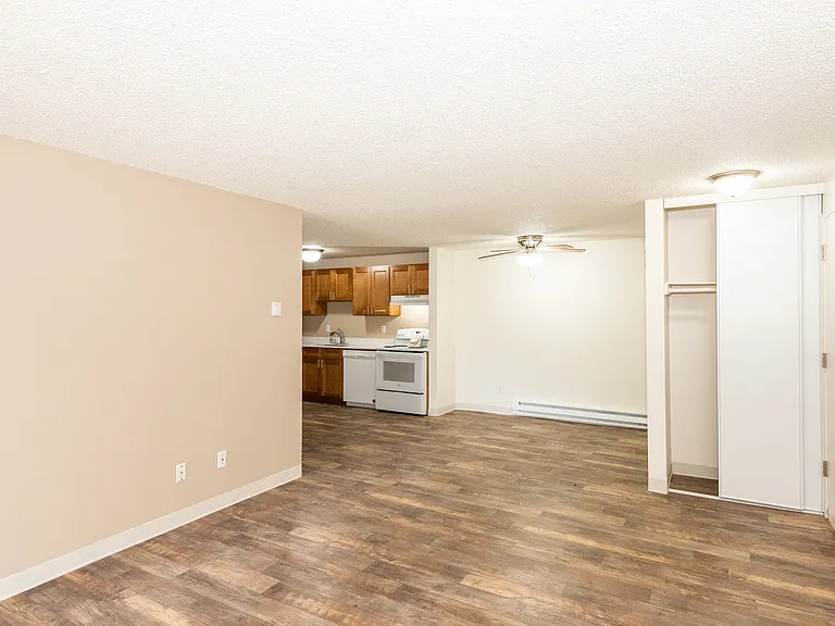 Creekside Commons Apartments — Photo 23
