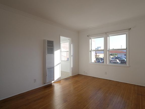 3rd image of 1146 1/2 S Doheny Dr