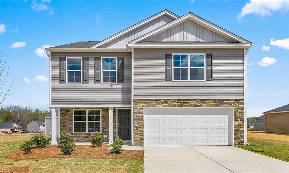 1st image of 409 Jack Pine St