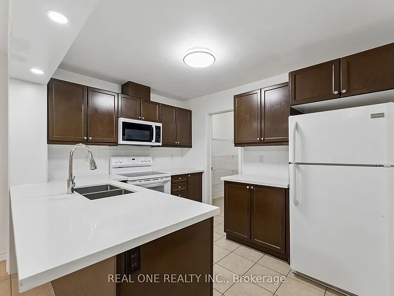 30 Henneberry Ln — Photo 12