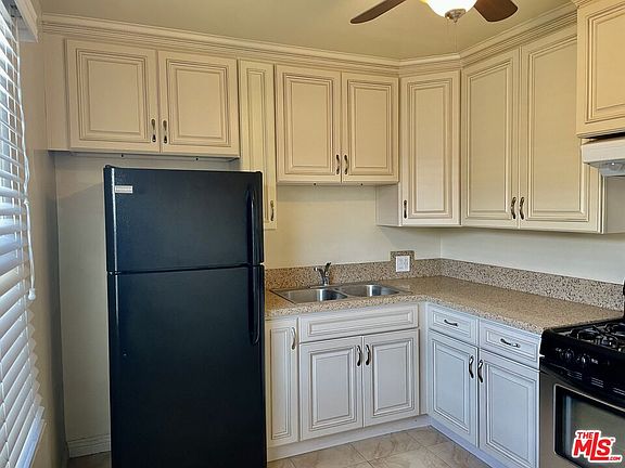 4th image of 2027 Euclid St APT B