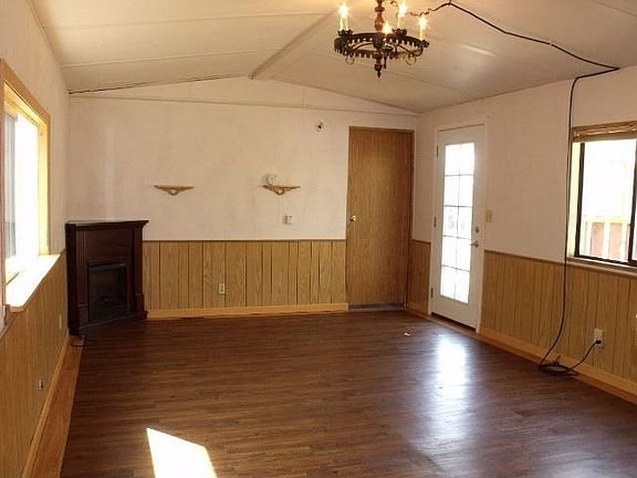 4th image of 2434 Kelly Ave