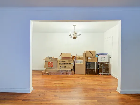 67-12 Yellowstone Boulevard image 7 of 31