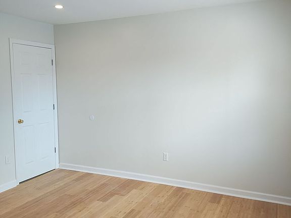 3rd image of 2000 Lamb Ave APT A