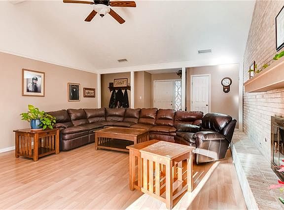 4th image of 917 Berrywood Dr