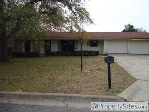 1st image of 511 Colonial Dr
