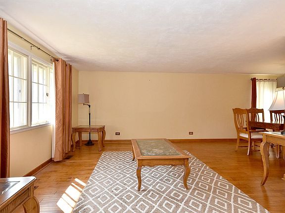 2nd image of 408 Danbury Ct