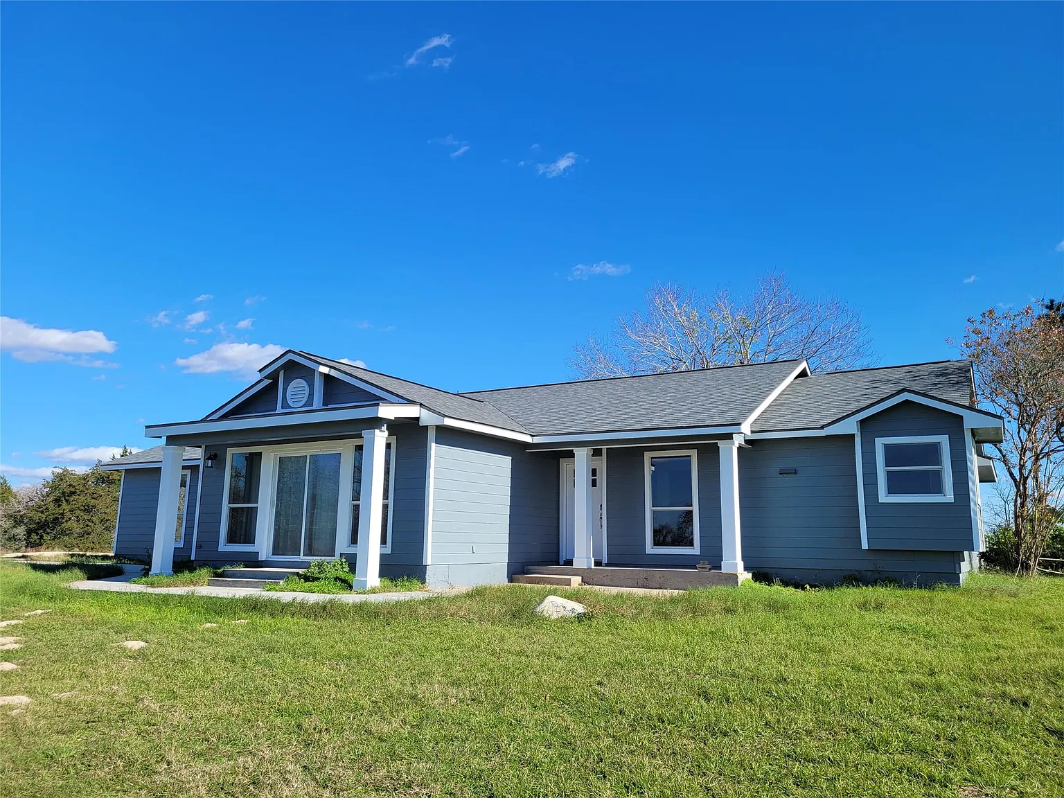 3 bed, 2.0 bath, 2094 sqft, $2,280 — Photo 3