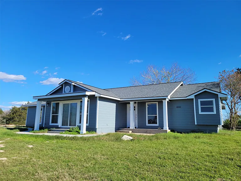 208 Newcastle Dr — Photo 3