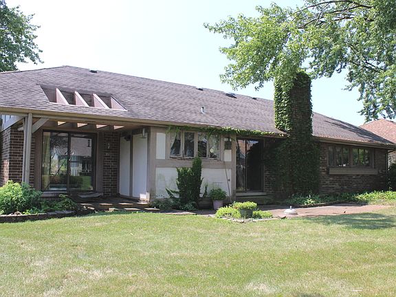 4th image of 8250 Chertsey Ct