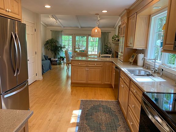 3rd image of 54 Old Village Ln