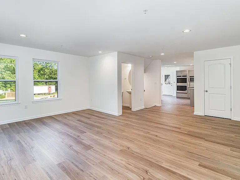 158 High Pointe Dr — Photo 10