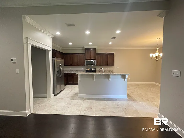 253 Hawthorne Cir — Photo 4