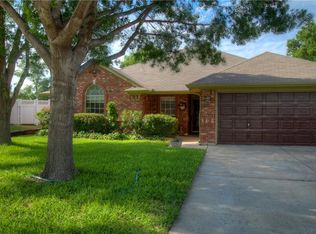 809 Willow Ct, Saginaw, TX 76179