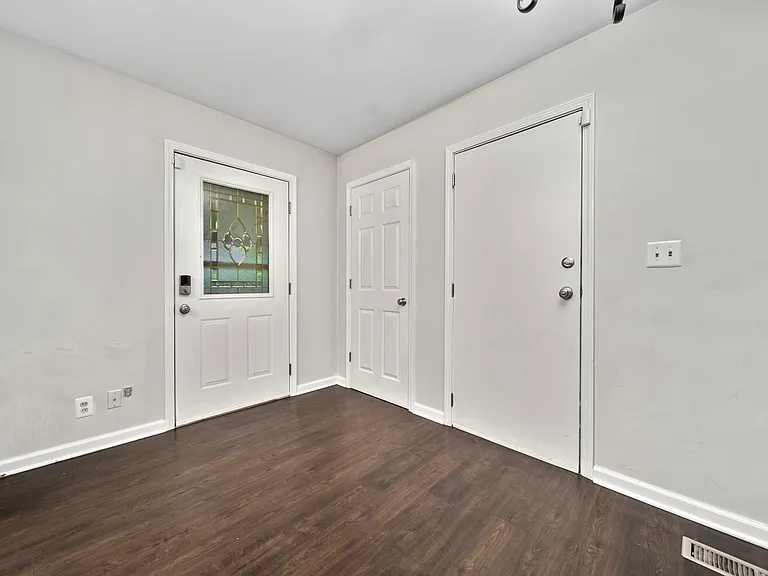 819 Pleasant Dr — Photo 7