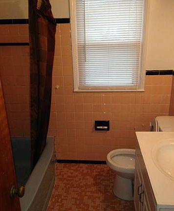 5th image of 19316 Woodland St