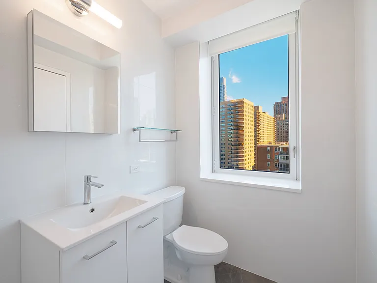 140 Riverside Blvd #2204 — Photo 9