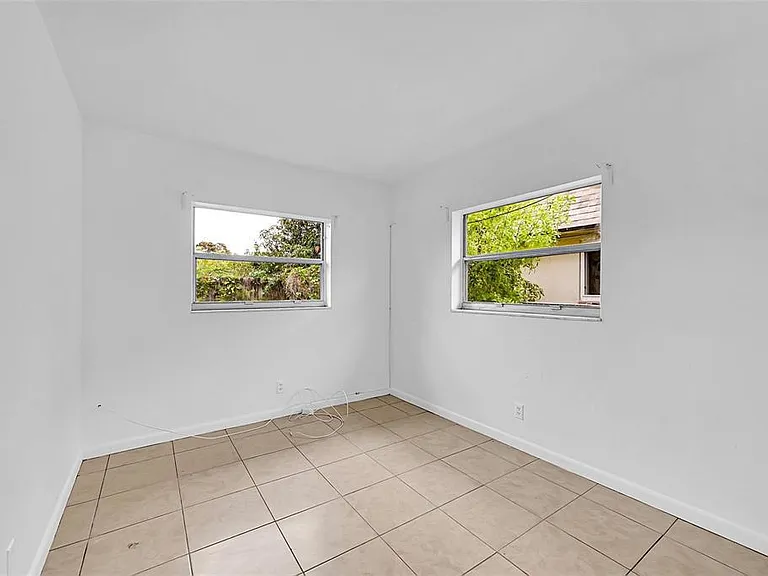 1218 NW 6th Ave — Photo 12