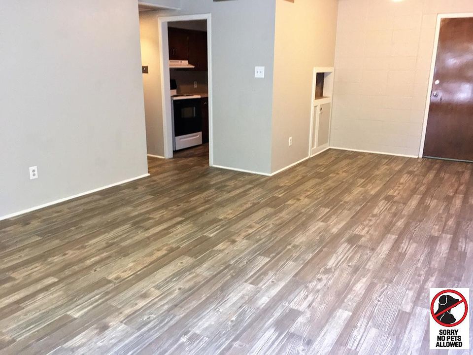 living room / dining area