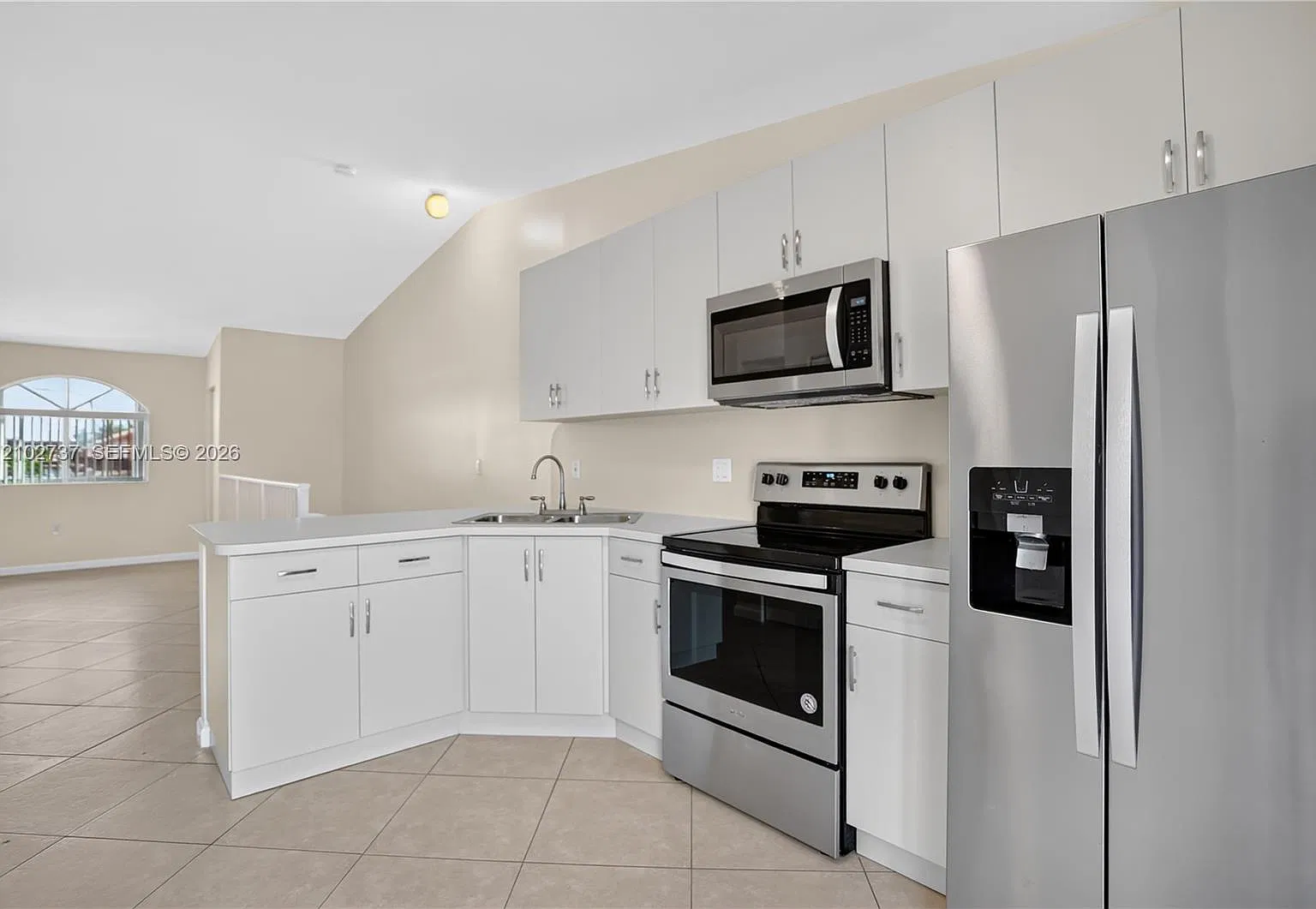 El Prado Xvi Condo — Photo 1