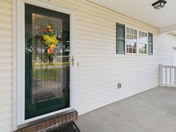5th image of 176 Ridgefield Dr