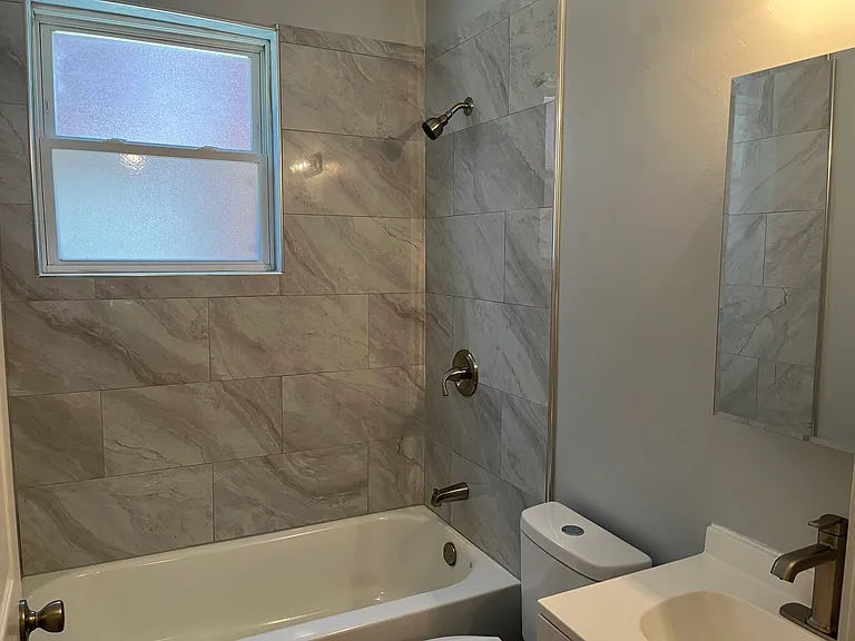 520 Boulevard NE #1 — Photo 5