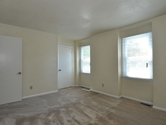 5th image of 4102 Queenswood Dr