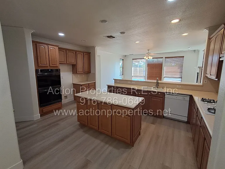 6145 Crater Lake Dr — Photo 42
