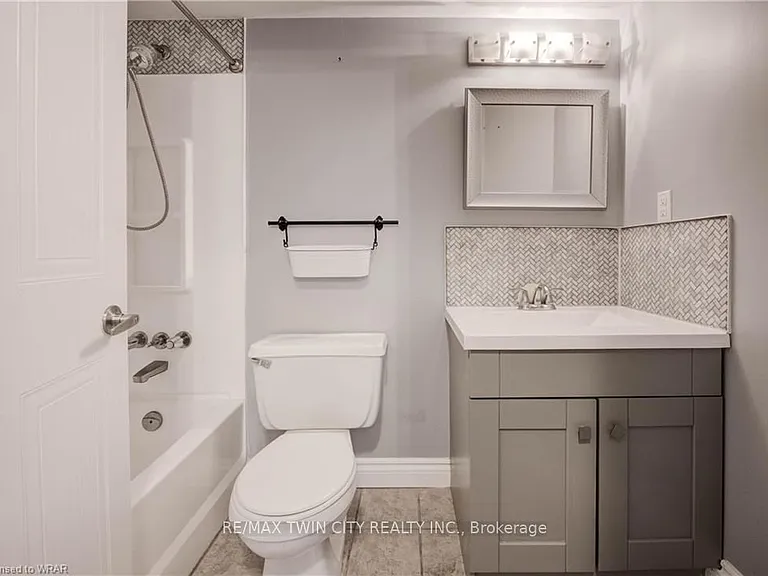 3227 King St E #503 — Photo 27
