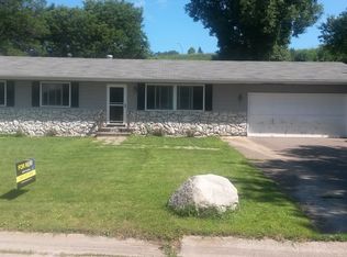 2241 Bossard Dr, Roseville, MN 55113