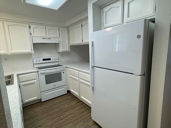 2nd image of 720 Sunrise Ave #9
