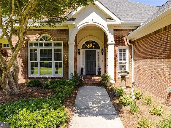 3rd image of 164 Greenview Ter