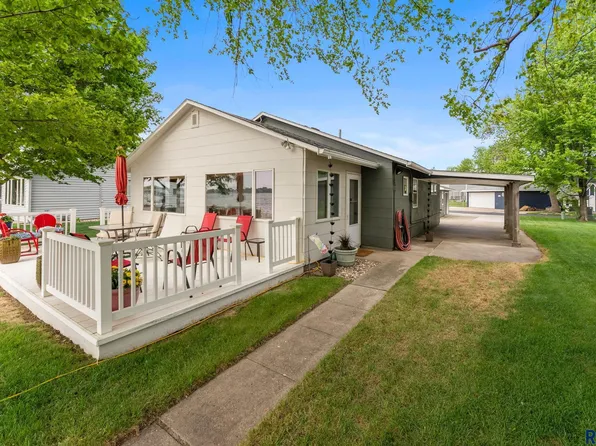 6630 Peninsula Point, Wentworth, SD 57075