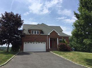 2 Rowland Farm Rd, Oxford, CT 06478