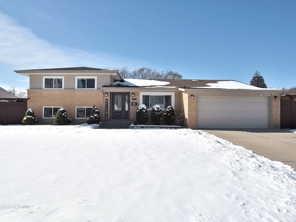 1st image of 884 Leahy Cir E