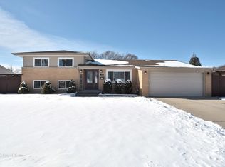 884 Leahy Cir, Des Plaines, IL