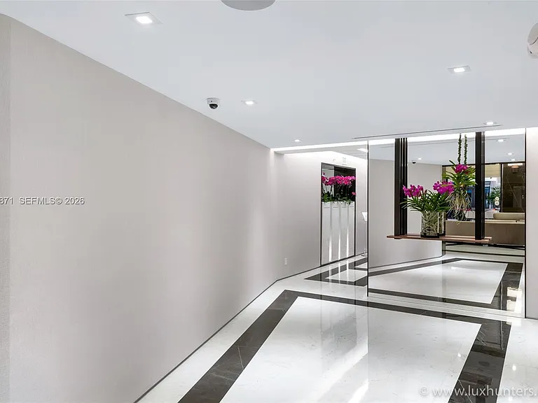 300 S Pointe Dr #907 — Photo 80
